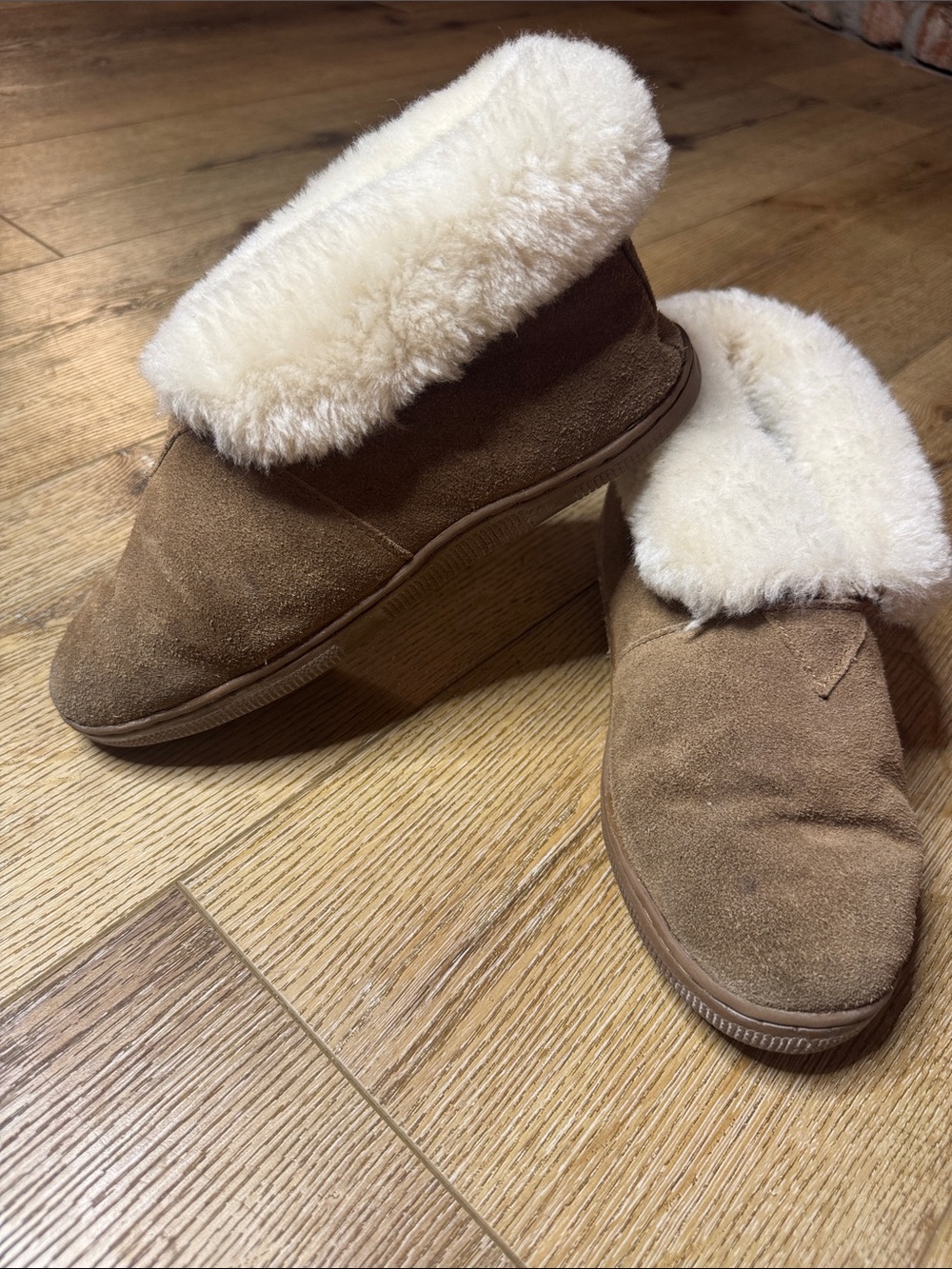 BearPaw Women's Chestnut Suede Shearling Cuff Slippers